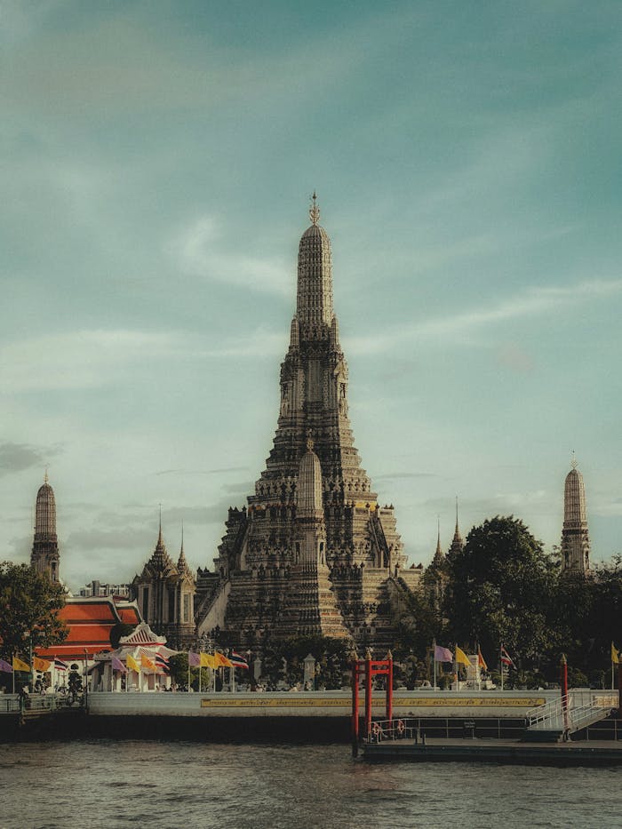 services-01 Beautiful Wat Arun temple in Bangkok, Thailand, capturing its intricate architecture at daytime.